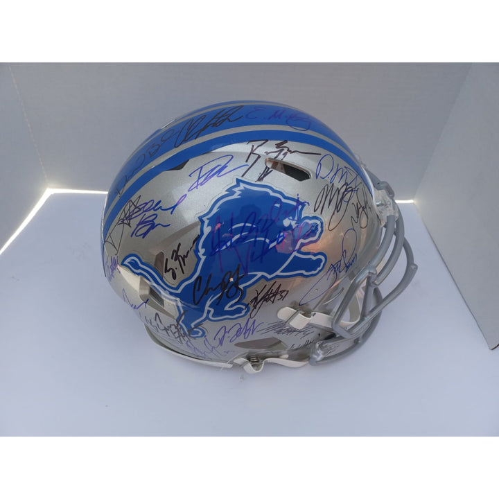 Detroit Lions 2023 Riddell Speed pro model helmet signed with with free acrylic display case