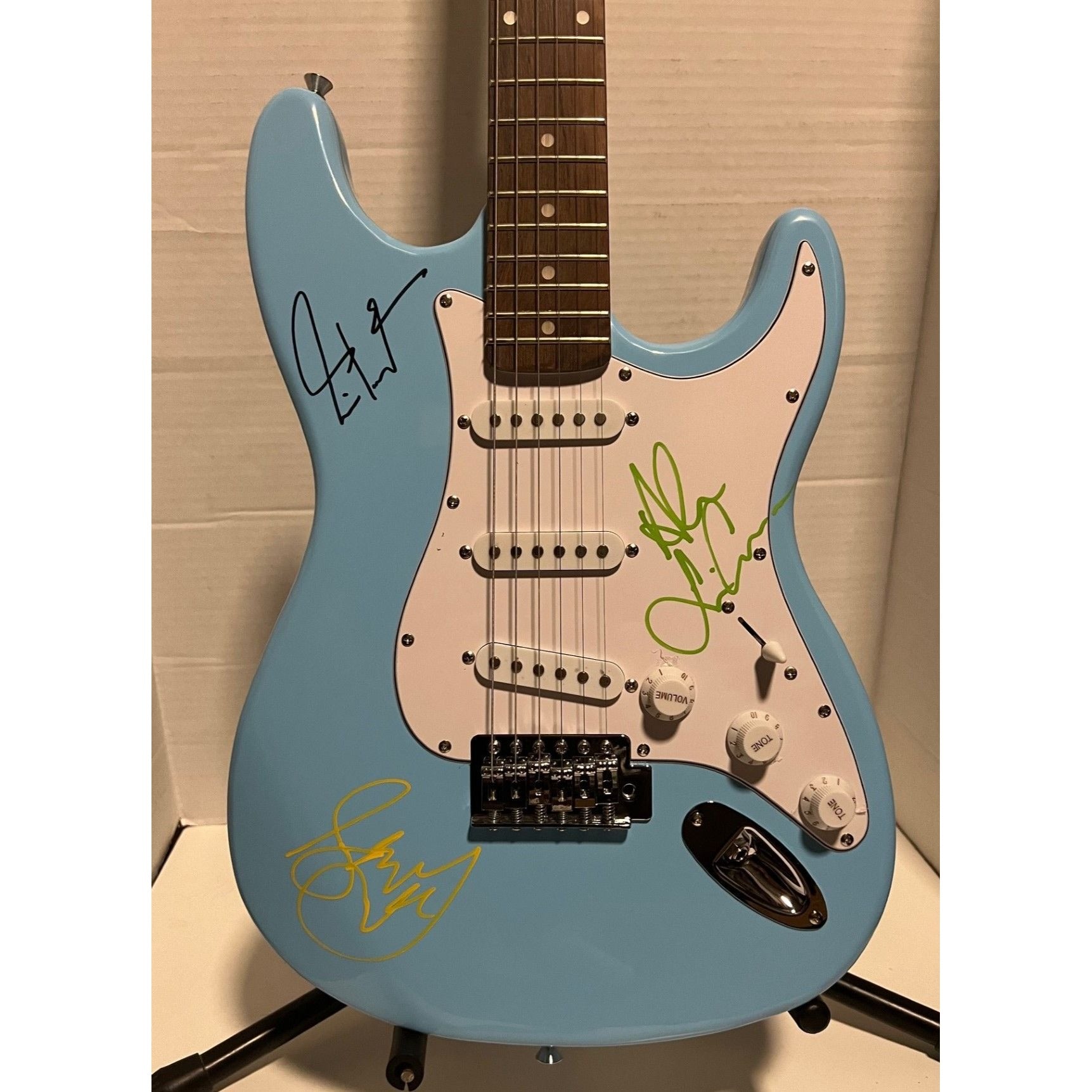 Geddy Lee Alex Lifeson Neil Peart Rush Stratocaster electric guitar signed with proof