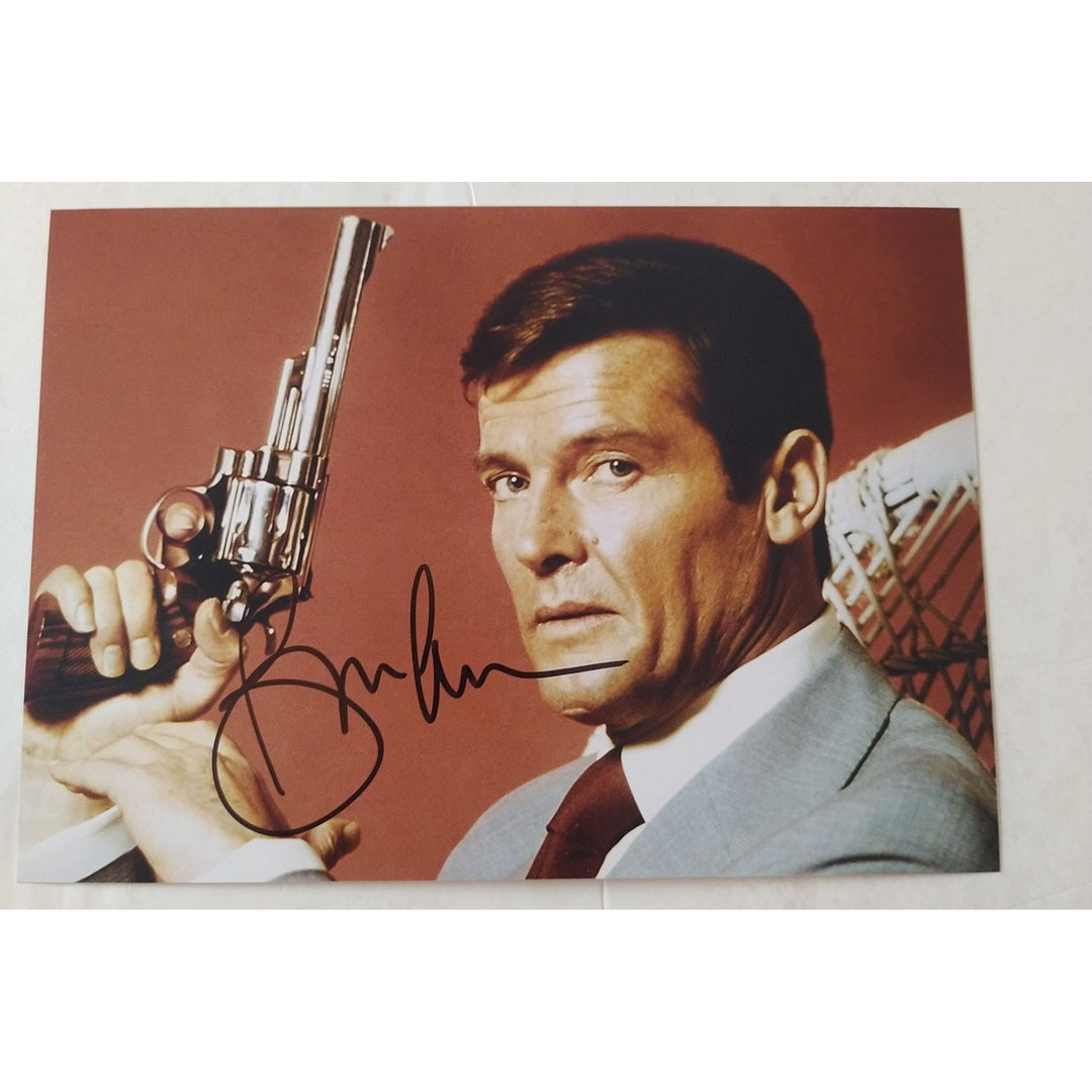 Roger Moore, "James Bond", 007, 5x7 photo, signed with proof