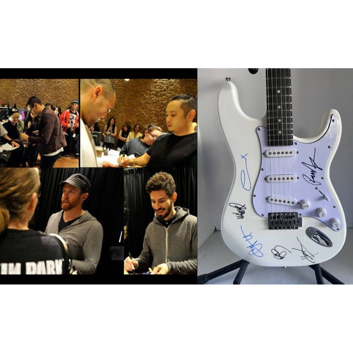 Linkin Park Chester Bennington Mike Shinoda Rob Bourdon Joe Hahn Brad Delson White Electric Stratocaster signed with proof