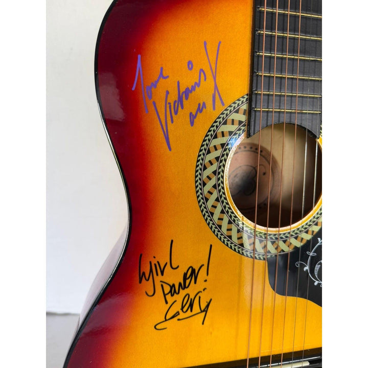 Spice Girls  Geri Halliwell Melanie Chisholm Victoria Beckham Melanie Brown and Emma Bunton vintage acoustic guitar signed with proof