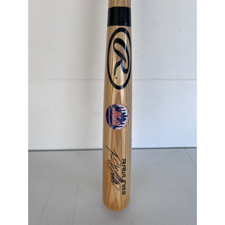 New York Mets Pete Alonso baseball bat signed with proof.