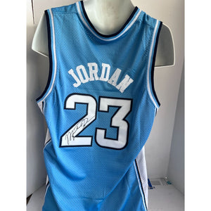 Michael Jordan North Carolina Tar Heels game model jersey signed with proof