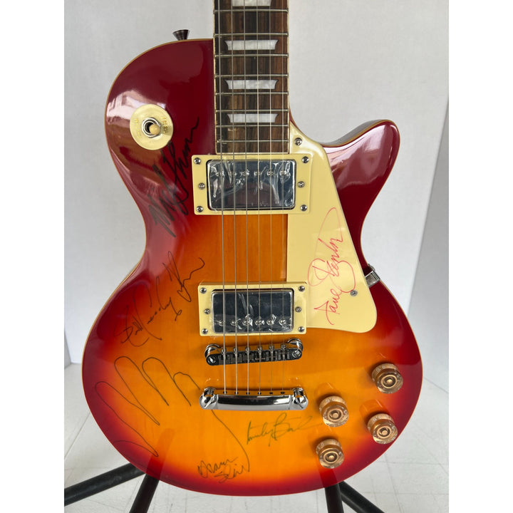 Jefferson Airplane Grace Slick, Jorma Kaukonen , Jack Casady, Paul Canter, Mickey Thomas & Marty Bailin les paul electric guitar signed