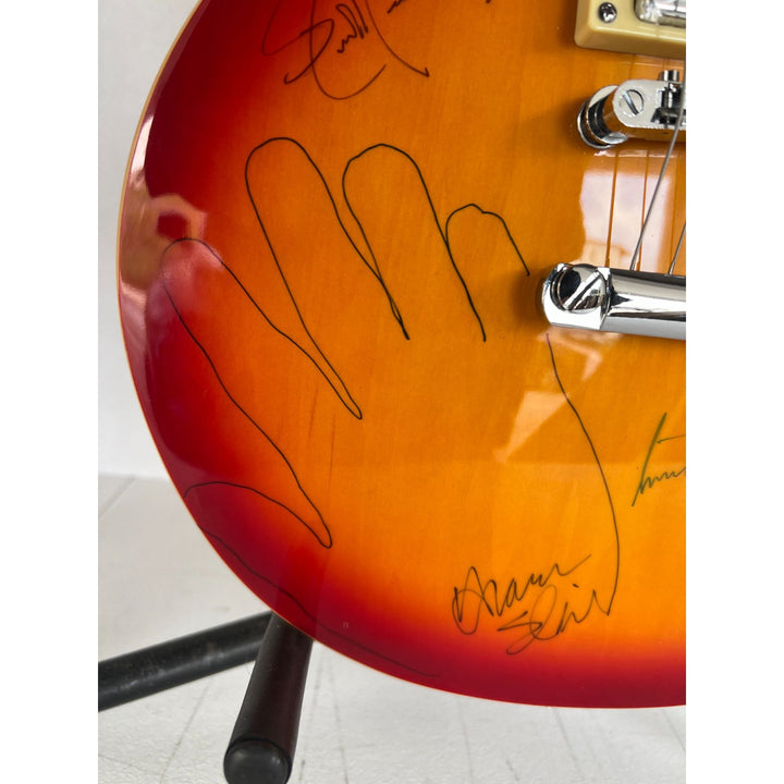 Jefferson Airplane Grace Slick, Jorma Kaukonen , Jack Casady, Paul Canter, Mickey Thomas & Marty Bailin les paul electric guitar signed