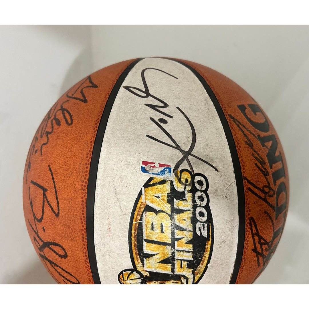 Los Angeles Lakers 1999- 2000 NBA champs Spalding NBA commemorative basketball signed with proof Kobe, Shaquille , phill with proof ..