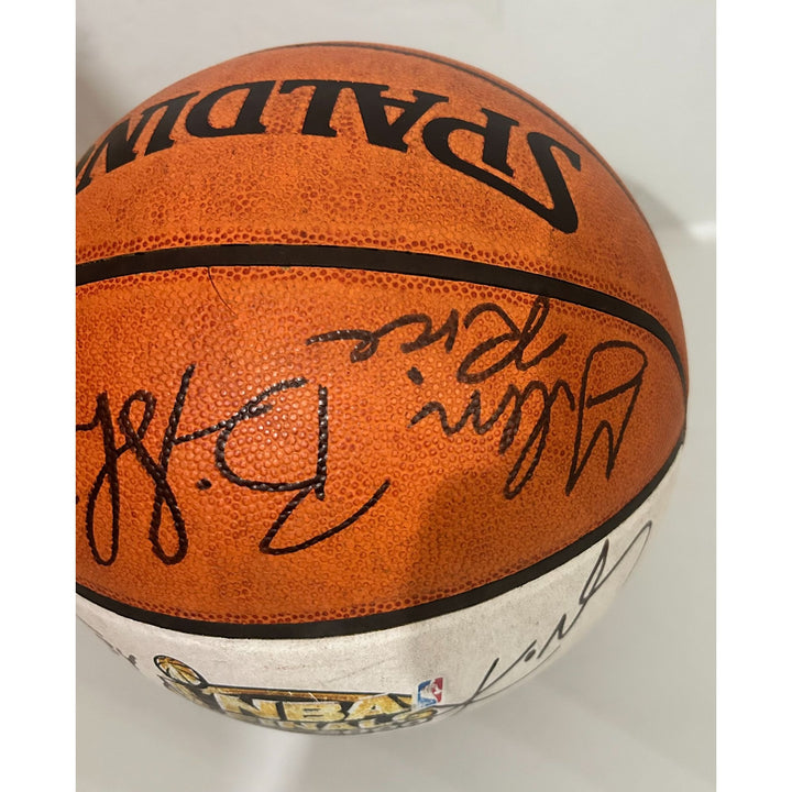 Los Angeles Lakers 1999- 2000 NBA champs Spalding NBA commemorative basketball signed with proof Kobe, Shaquille , phill with proof ..