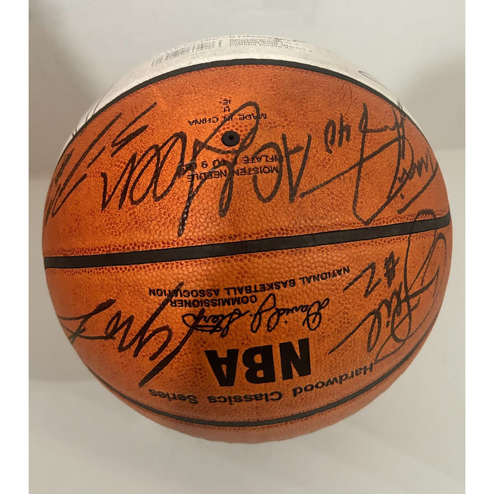 Los Angeles Lakers 1999- 2000 NBA champs Spalding NBA commemorative basketball signed with proof Kobe, Shaquille , phill with proof ..