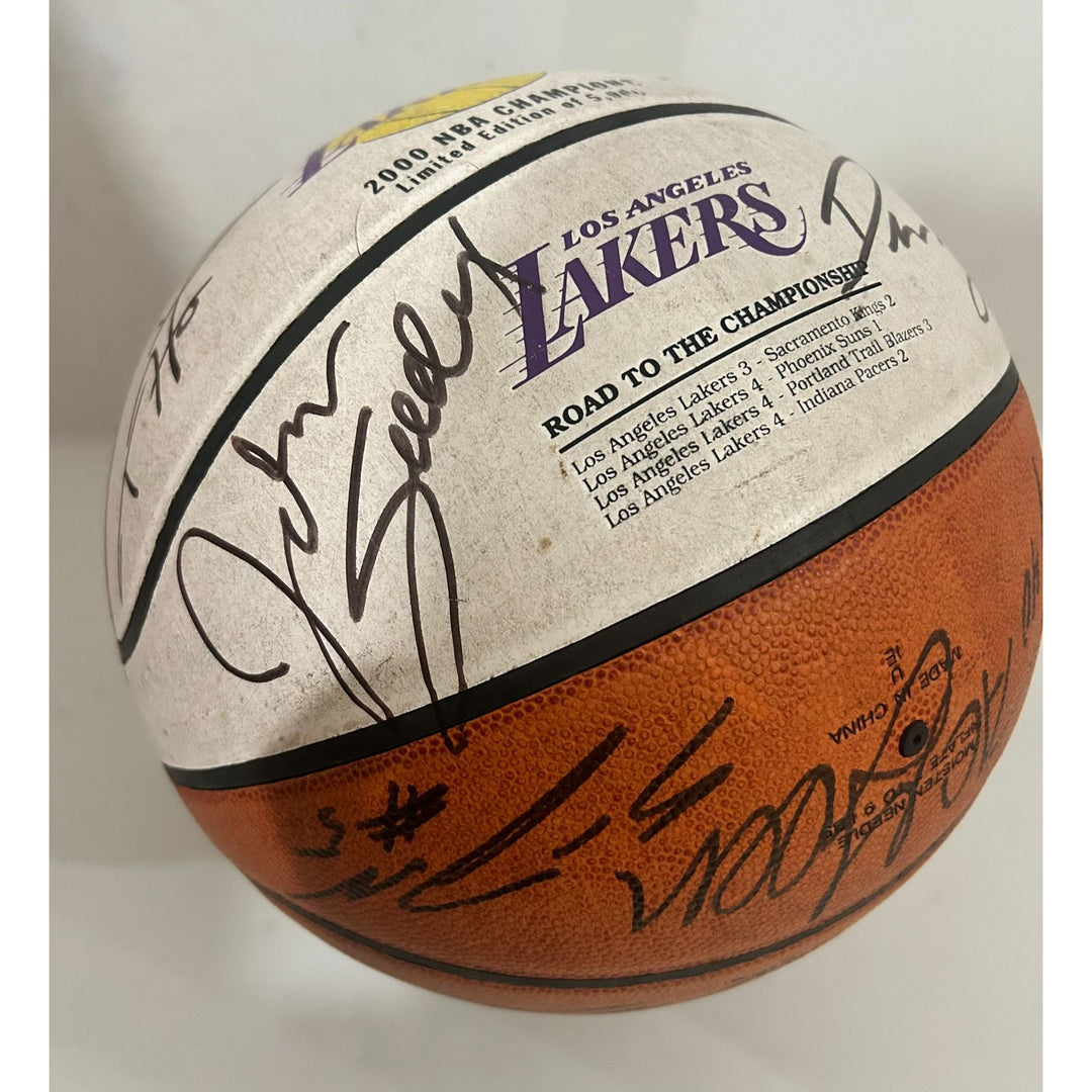 Los Angeles Lakers 1999- 2000 NBA champs Spalding NBA commemorative basketball signed with proof Kobe, Shaquille , phill with proof ..