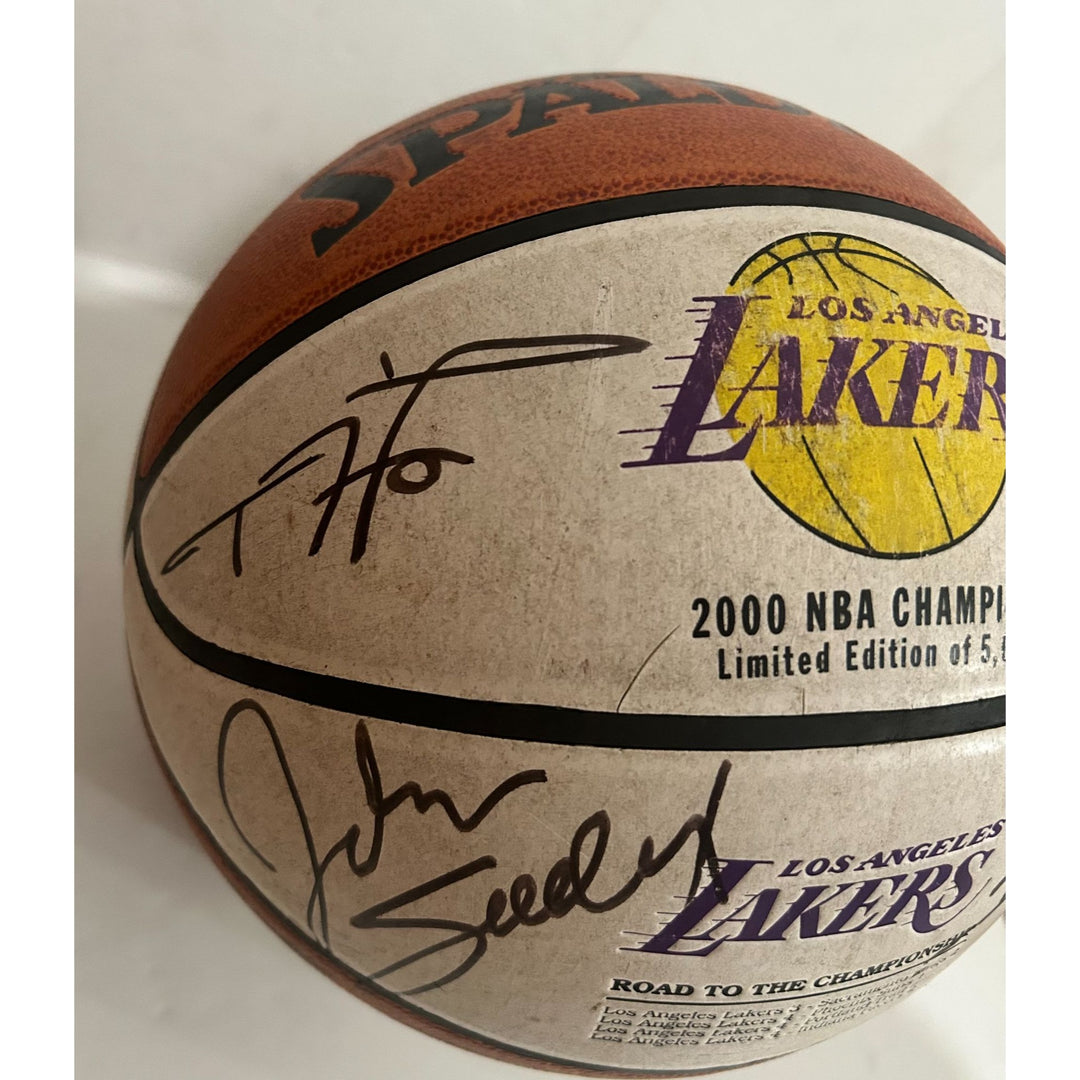 Los Angeles Lakers 1999- 2000 NBA champs Spalding NBA commemorative basketball signed with proof Kobe, Shaquille , phill with proof ..