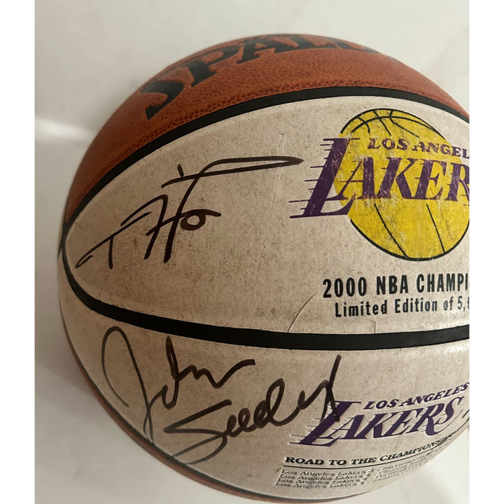 Los Angeles Lakers 1999- 2000 NBA champs Spalding NBA commemorative basketball signed with proof Kobe, Shaquille , phill with proof ..