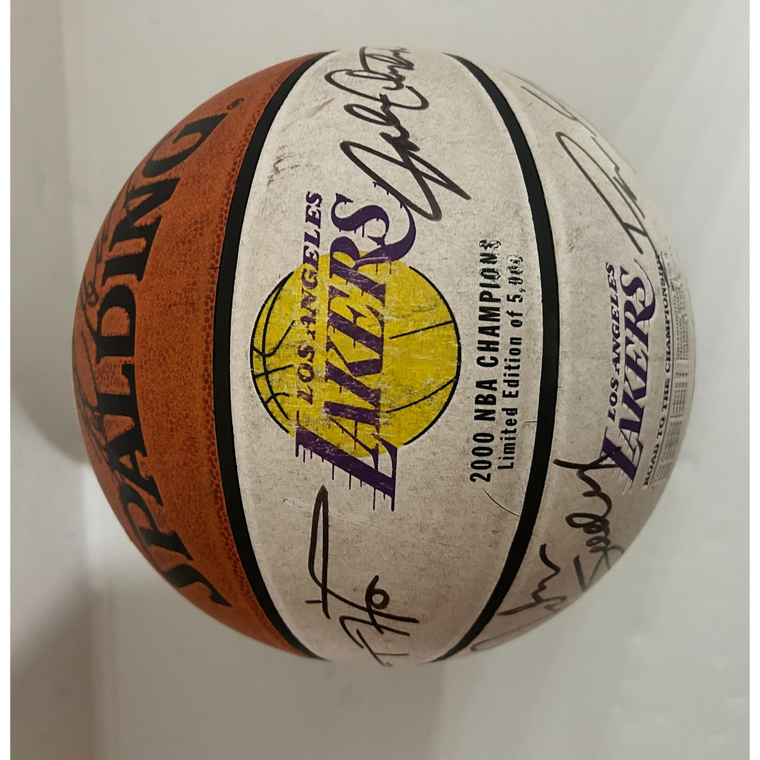 Los Angeles Lakers 1999- 2000 NBA champs Spalding NBA commemorative basketball signed with proof Kobe, Shaquille , phill with proof ..