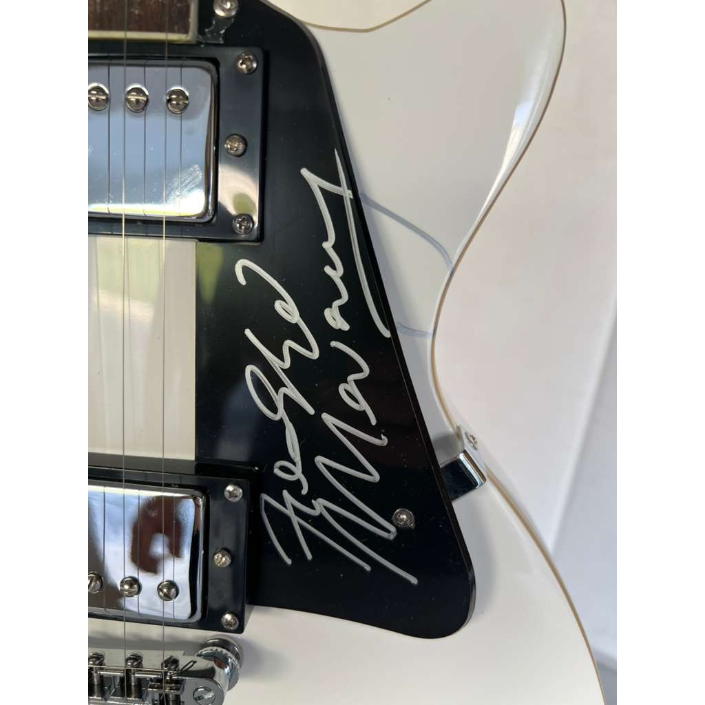 Queen Freddie Mercury, Brian May, Roger Taylor, John Deacon white les paul electric guitar signed with proof
