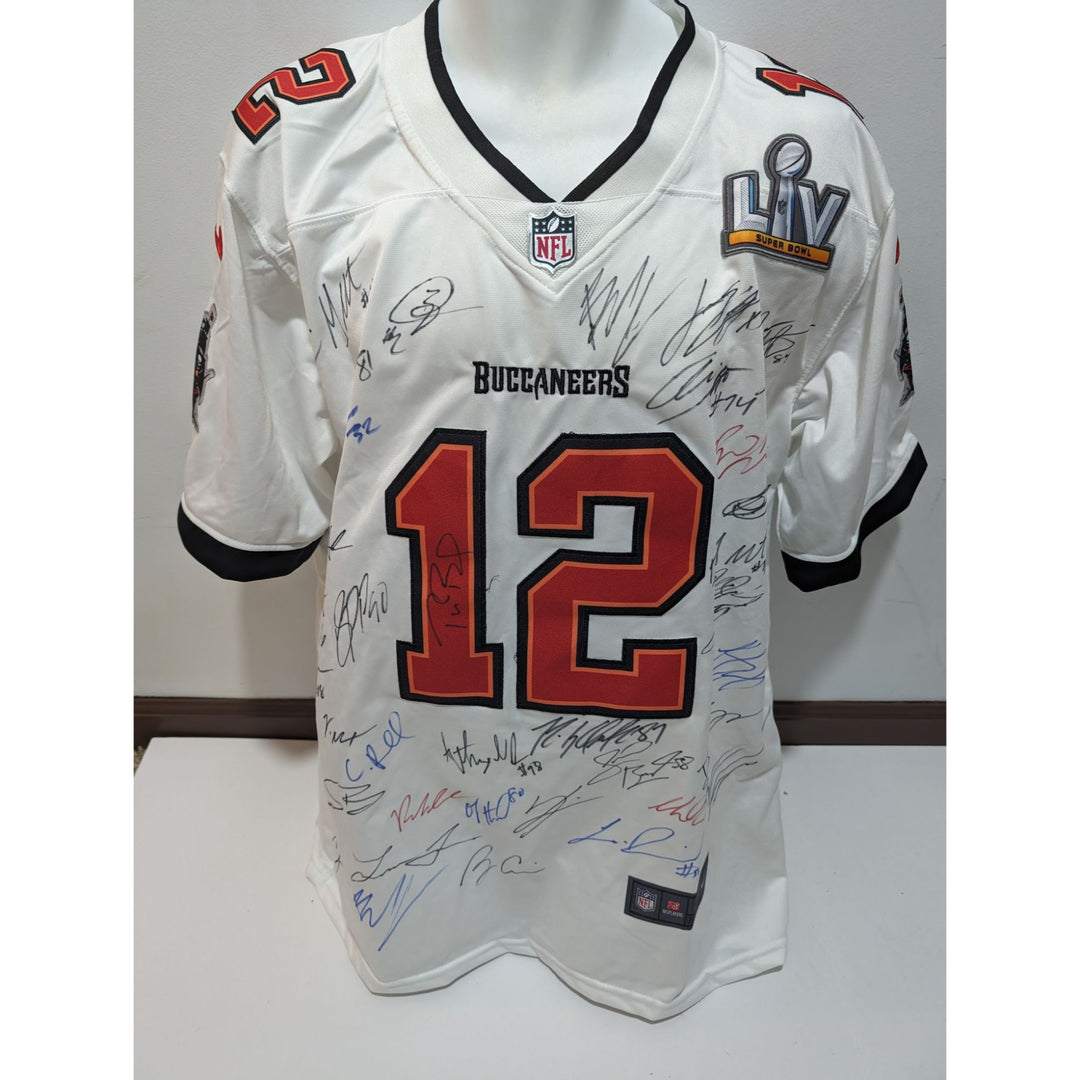 Tom Brady Tampa Bay Buccaneers Super Bowl champions team signed jersey signed with proof