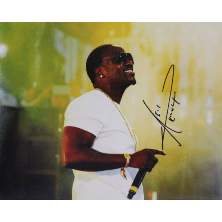 Akon 8x10 photo signed