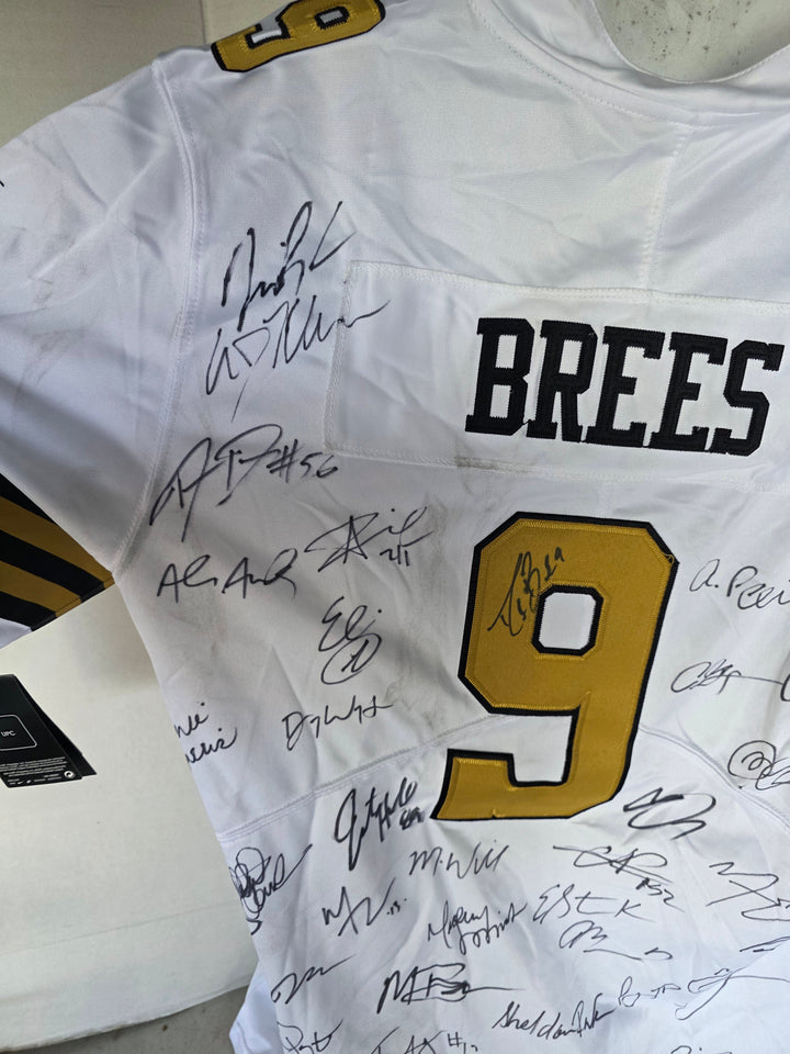 New Orleans Saints 2016 team signatures close-up 1