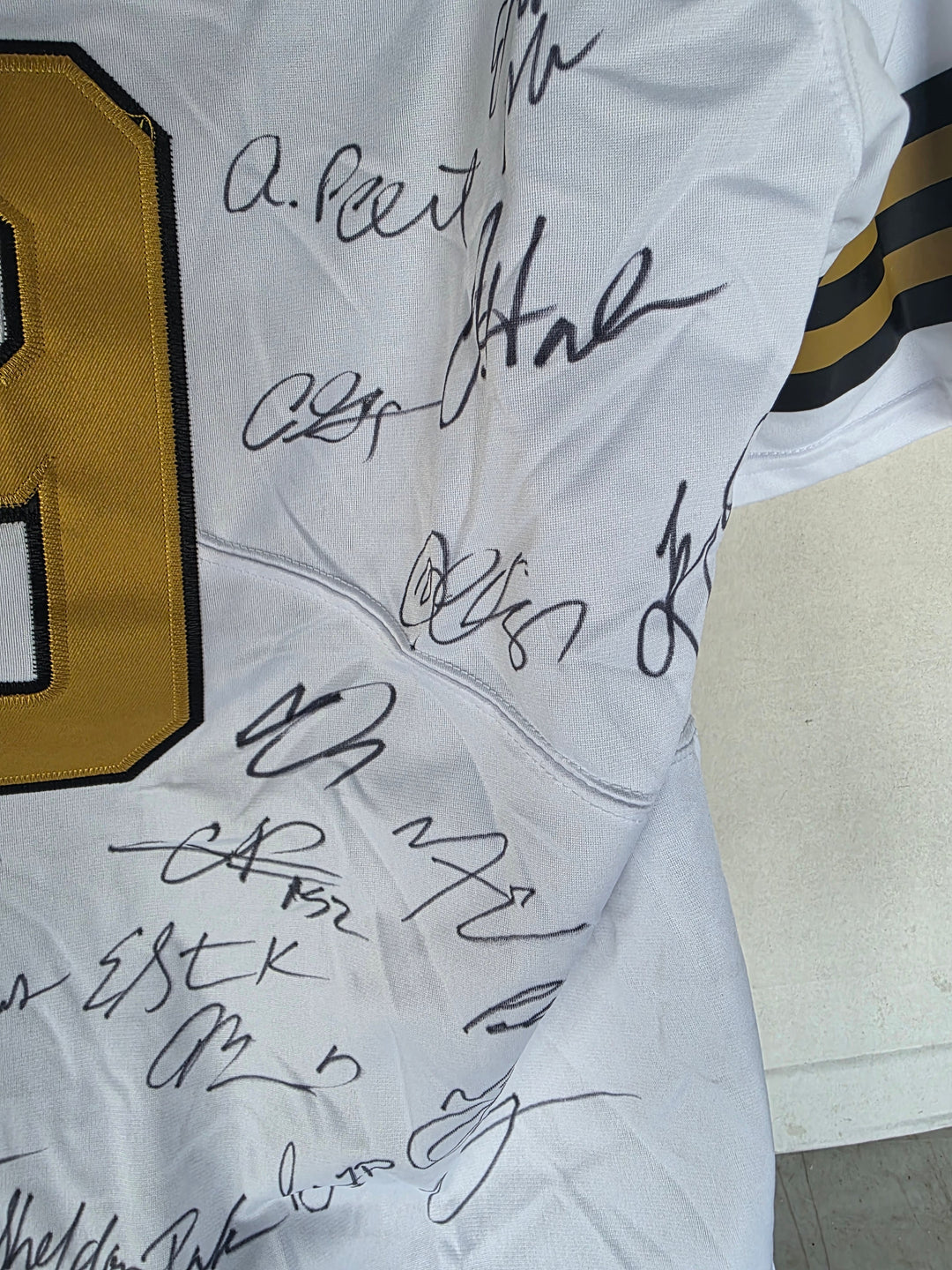 New Orleans Saints 2016 team signatures close-up 4