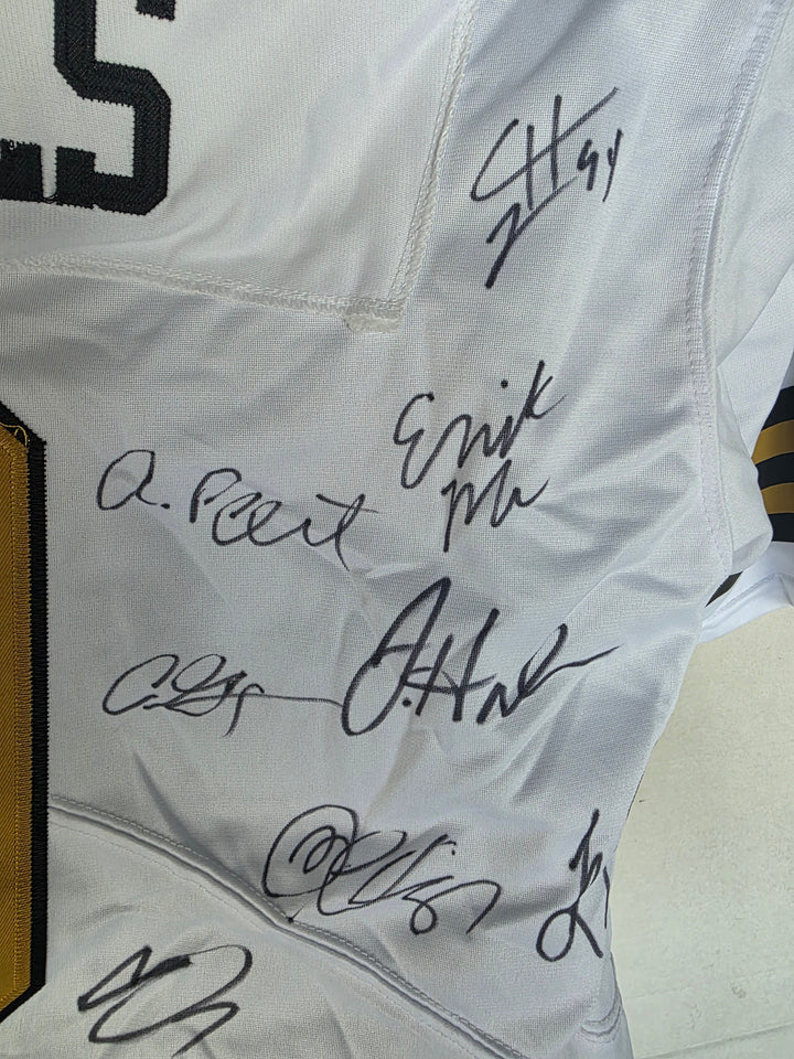 New Orleans Saints 2016 team signatures close-up 5