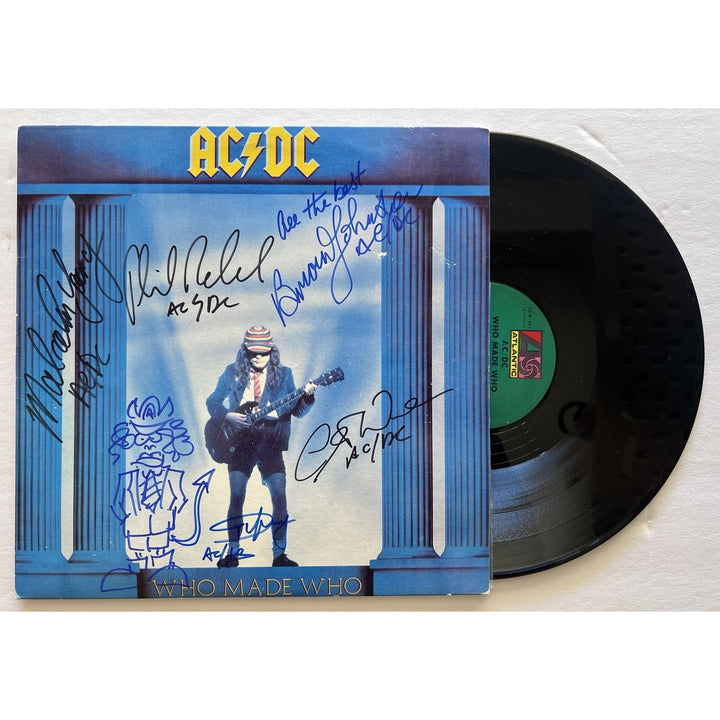 Angus & Malcolm Young Brian Johnson Cliff Williams Phil Rudd AC DC Who made who lp signed with proof