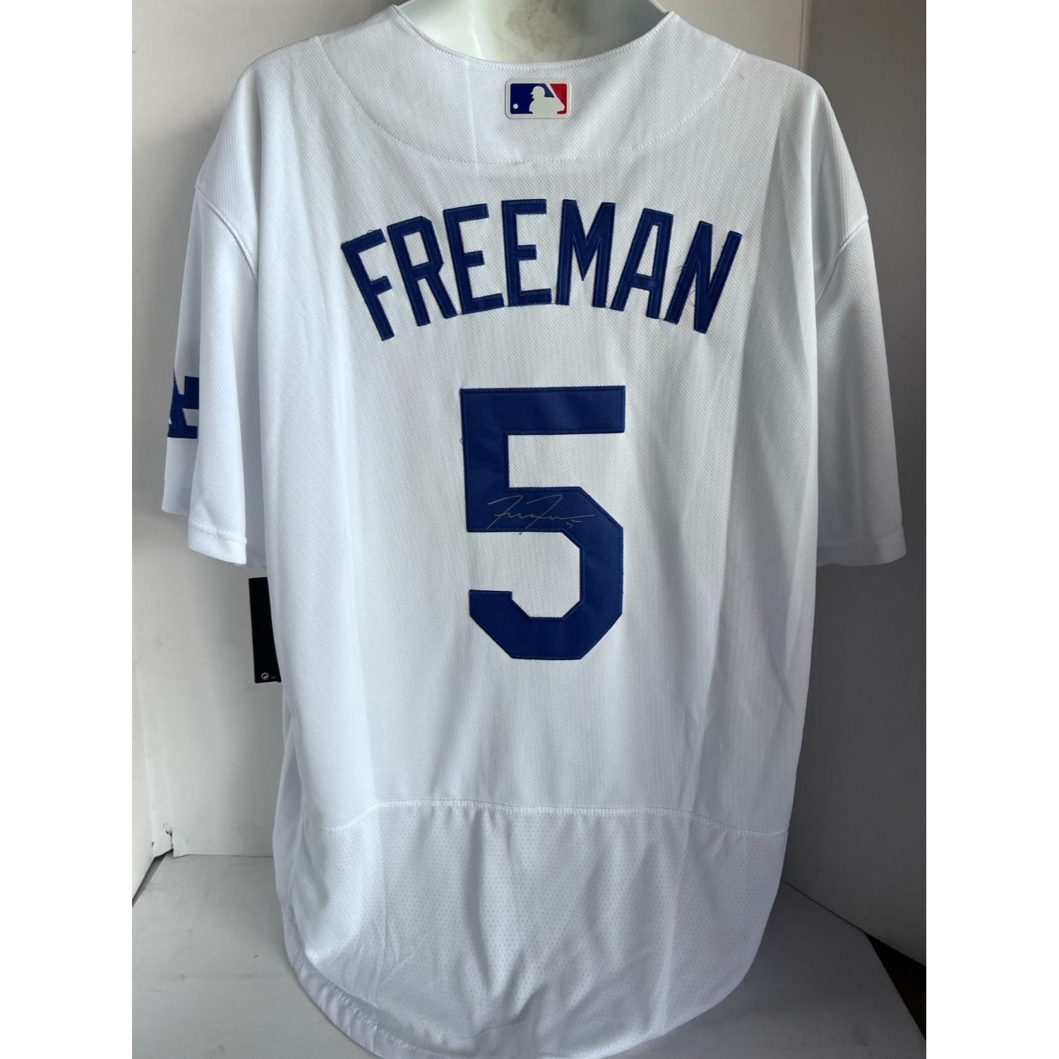 Freddie Freeman Los Angeles Dodgers nike jersey signed with proof.