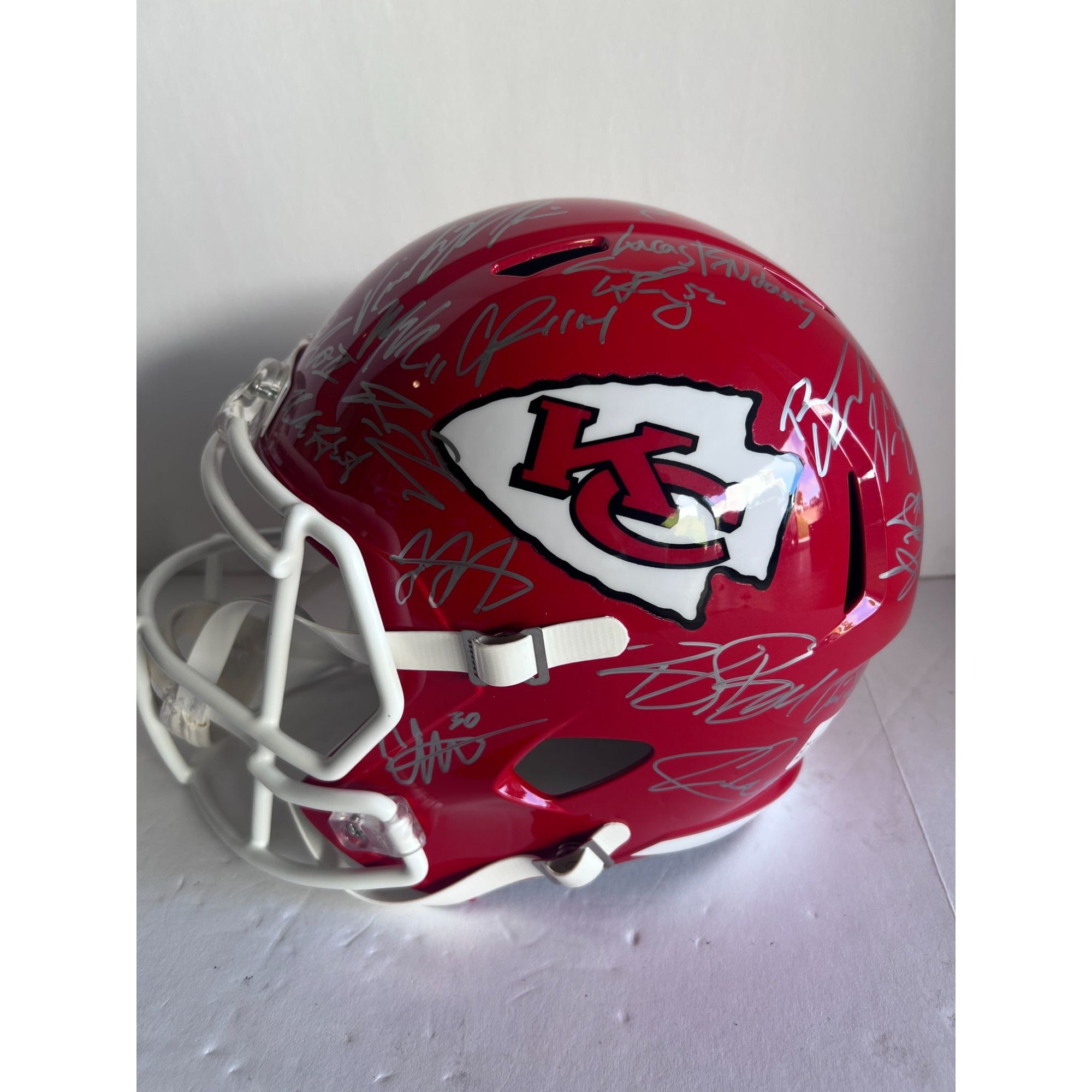 Kansas City Chiefs 2023 24 Super Bowl champions Riddell Speed authentic game model helmet 40 + sigs Patrick Mahomes Travis Kelce Andy Reid s