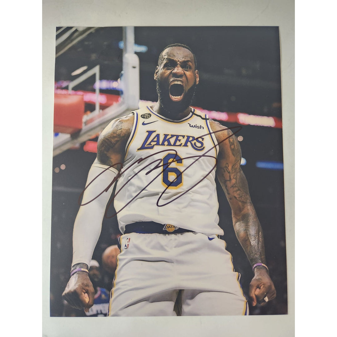 LeBron James Los Angeles Lakers 8x10 photo signed with proof