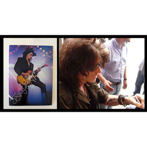 Joe Perry Aerosmith 5x7 photograph signed with proof