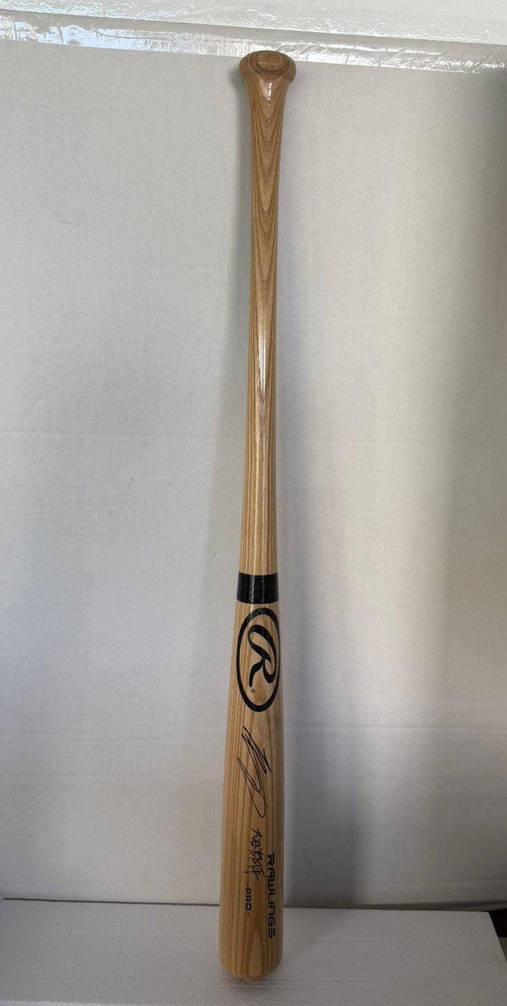 Shohei Ohtani Los Angeles Dodgers Rawlings MLB game model bat extremely rare signed in English and Japanese with proof