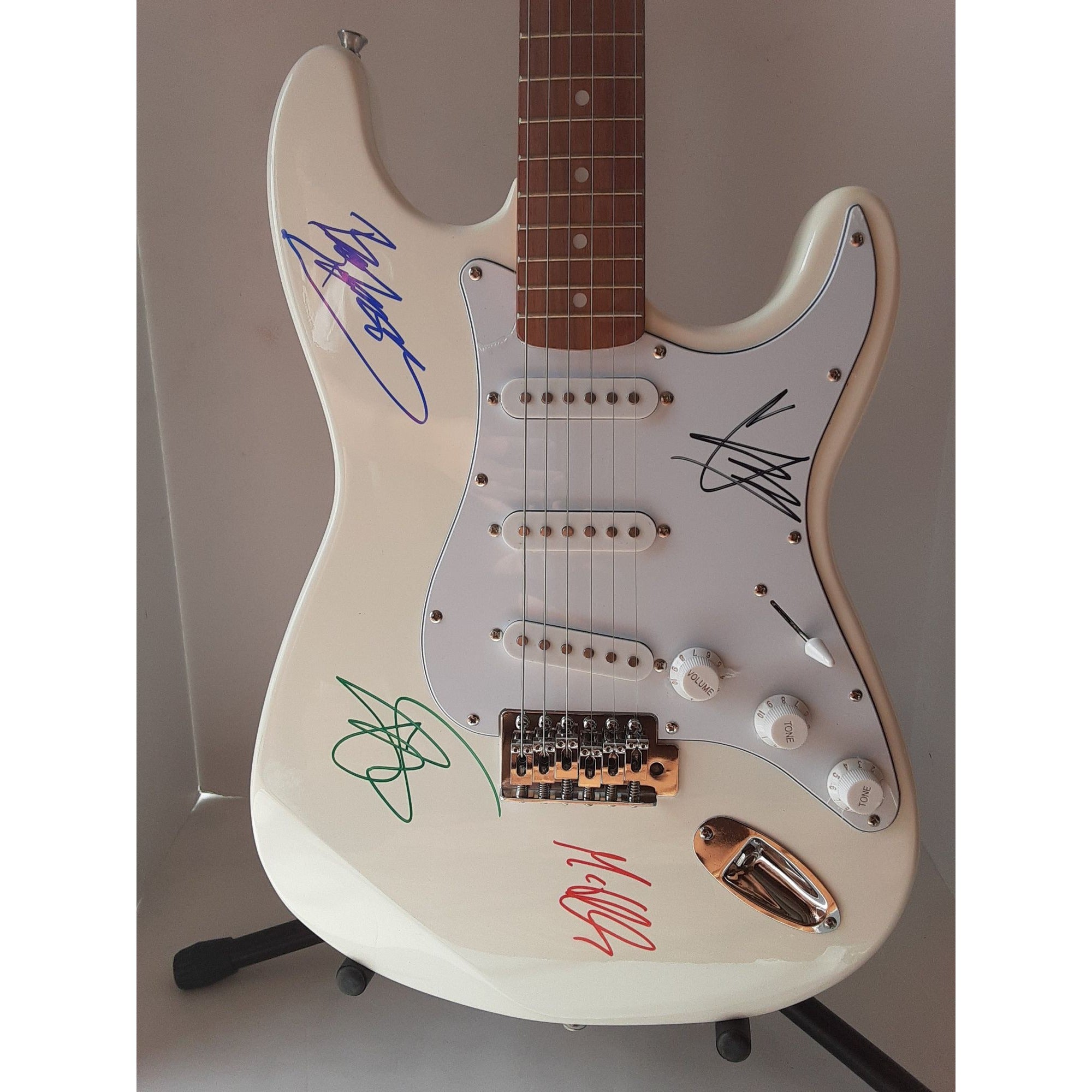 Soundgarden Chris Cornell, Ben Shepherd, Matt Cameron, Kim Thayil signed guitar with proof