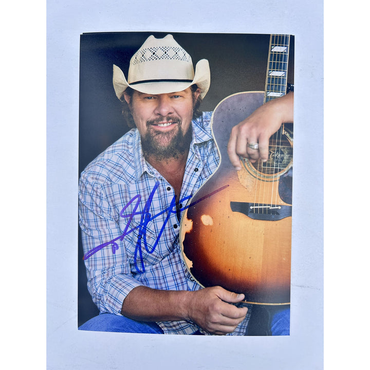Toby Keith Country Music Legend 5x7 Photo signed with proof.