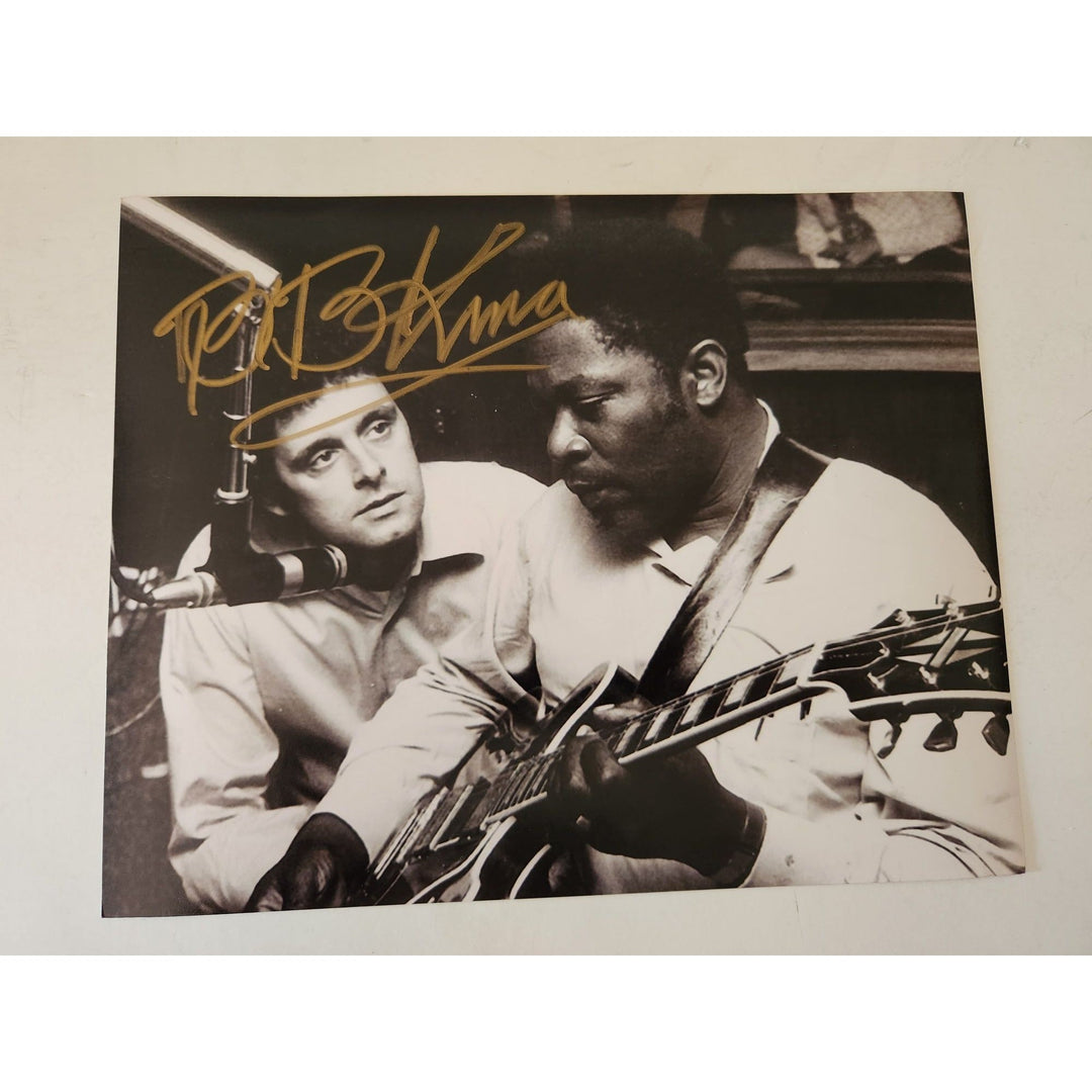Riley BB King 8x10 photo signed with proof Awesome Artifacts