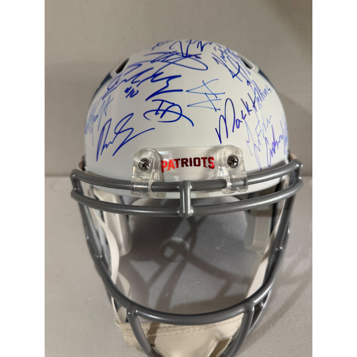 New England Patriots Drake Maye, Mike Vrabel, Robert Kraft 40 plus Riddell 2025 team signed helmet
