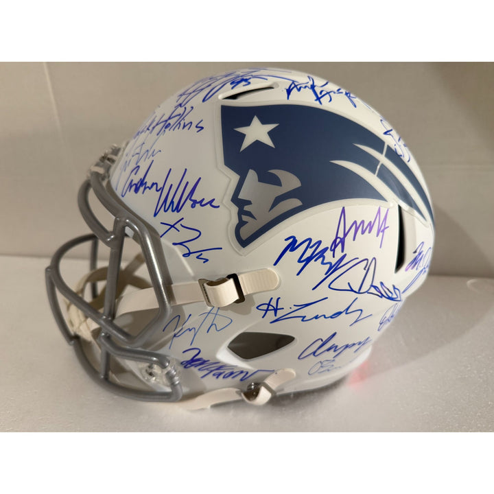 New England Patriots Drake Maye, Mike Vrabel, Robert Kraft 40 plus Riddell 2025 team signed helmet