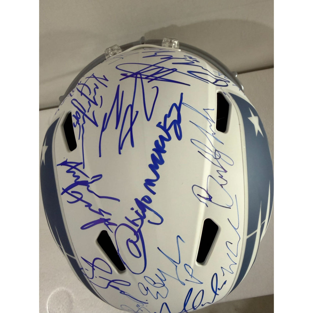 New England Patriots Drake Maye, Mike Vrabel, Robert Kraft 40 plus Riddell 2025 team signed helmet