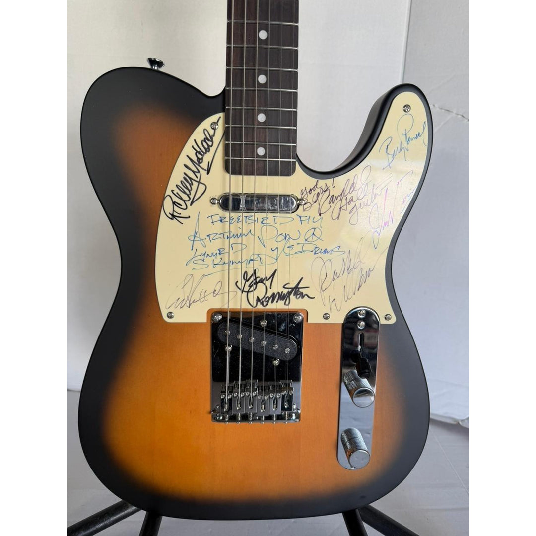 Lynyrd Skynyrd Johnny Van Zant, Gary Rossington, Artimus Pyle, Rickey Medlocke, Billy Powell, Leon Wilkenson, telecaster guitar signed