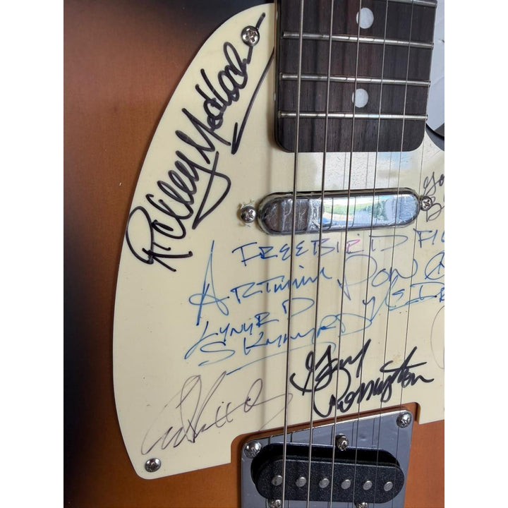 Lynyrd Skynyrd Johnny Van Zant, Gary Rossington, Artimus Pyle, Rickey Medlocke, Billy Powell, Leon Wilkenson, telecaster guitar signed