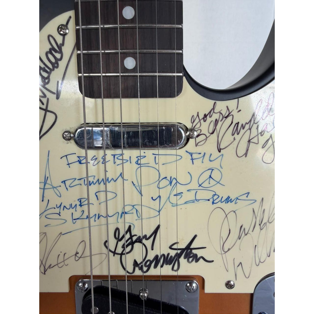 Lynyrd Skynyrd Johnny Van Zant, Gary Rossington, Artimus Pyle, Rickey Medlocke, Billy Powell, Leon Wilkenson, telecaster guitar signed