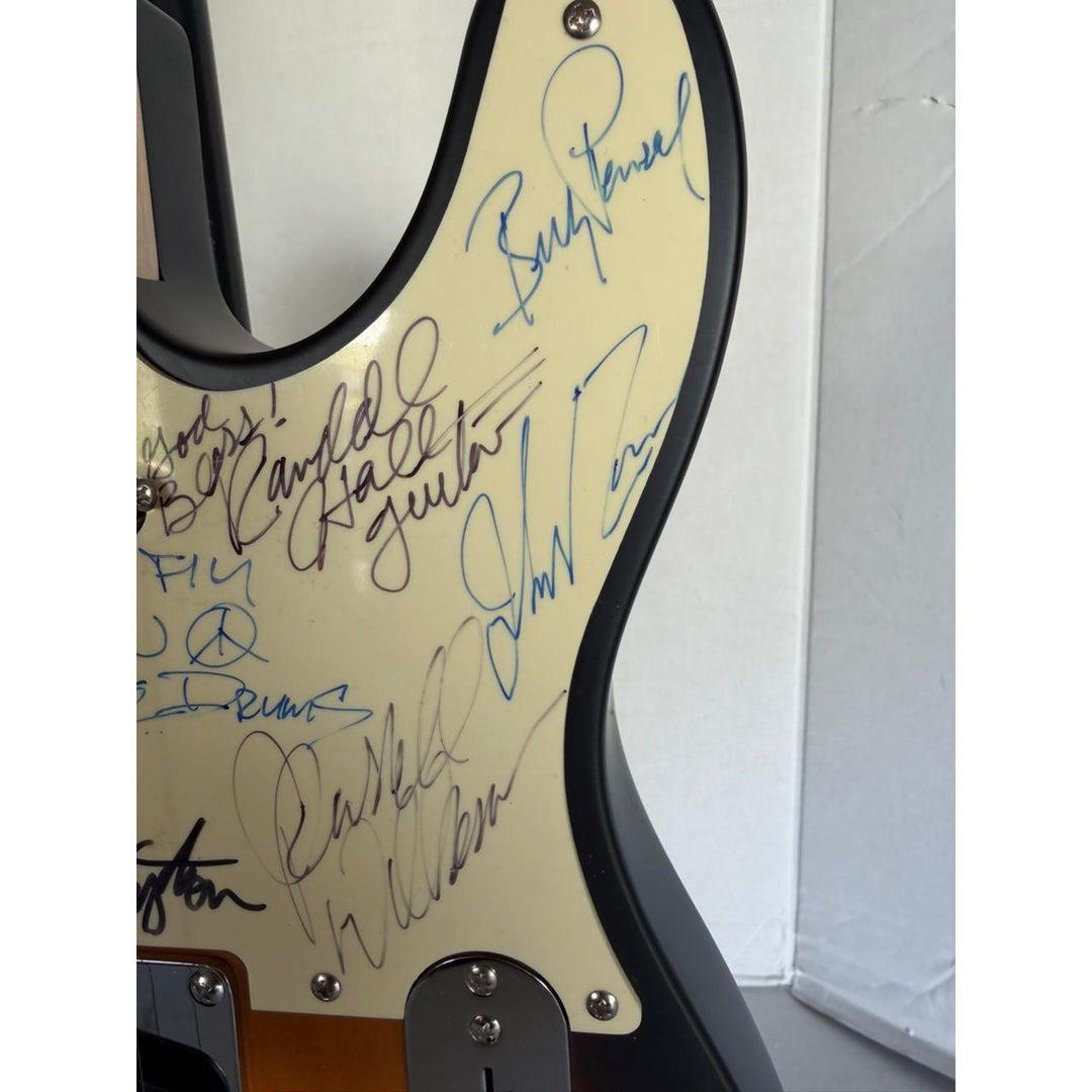 Lynyrd Skynyrd Johnny Van Zant, Gary Rossington, Artimus Pyle, Rickey Medlocke, Billy Powell, Leon Wilkenson, telecaster guitar signed