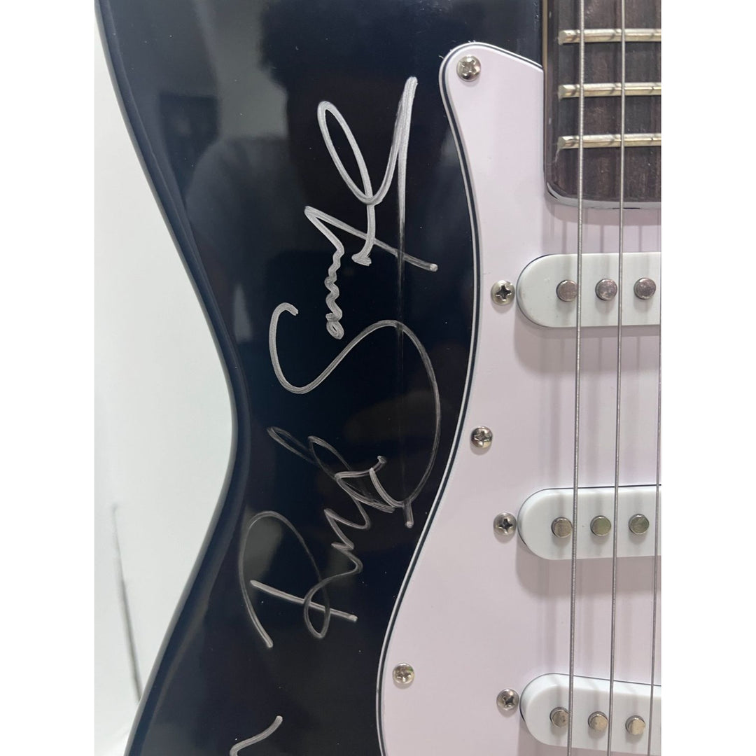 Def Leppard  Phil Collen, Vivian Campbell, Joe Elliott, Rick Savage, Rick Allen. stratocaster electric guitar signed with proof