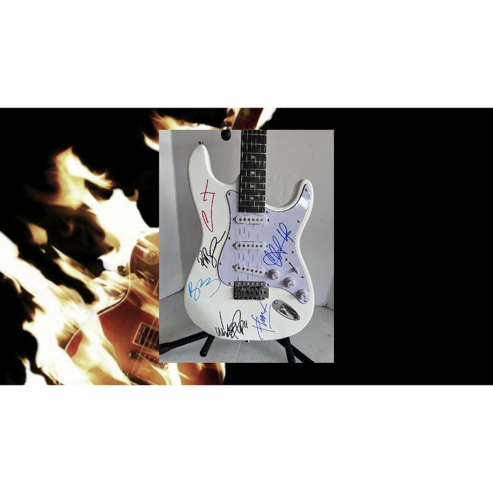 Linkin Park Chester Bennington Mike Shinoda Rob Bourdon Joe Hahn Brad Delson White Electric Stratocaster signed with proof