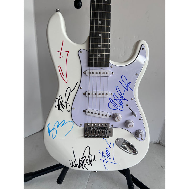 Linkin Park Chester Bennington Mike Shinoda Rob Bourdon Joe Hahn Brad Delson White Electric Stratocaster signed with proof