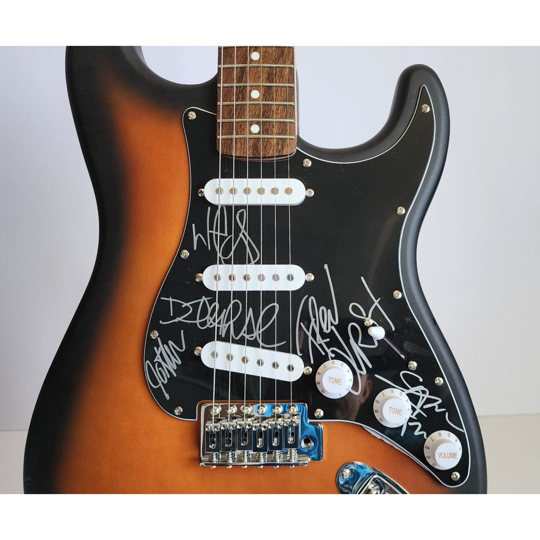 Limp Bizkit Fred Durst Sam Rivers Wes Borald, DJ Lethal, John Otto Fender Stratocaster Squier electric guitar signed with proof