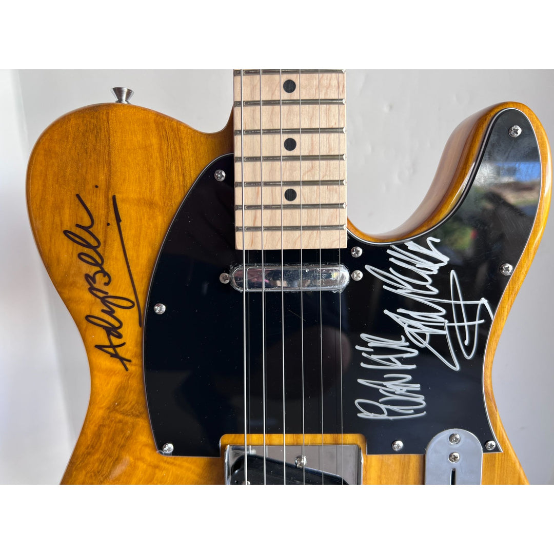 Oasis Alan White, Andy Bell, Gem Archer, Liam Gallagher, Noal Gallagher, Telecaster electric guitar Signed with proof