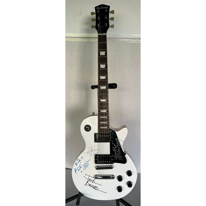 Queen Freddie Mercury, Brian May, Roger Taylor, John Deacon white les paul electric guitar signed with proof