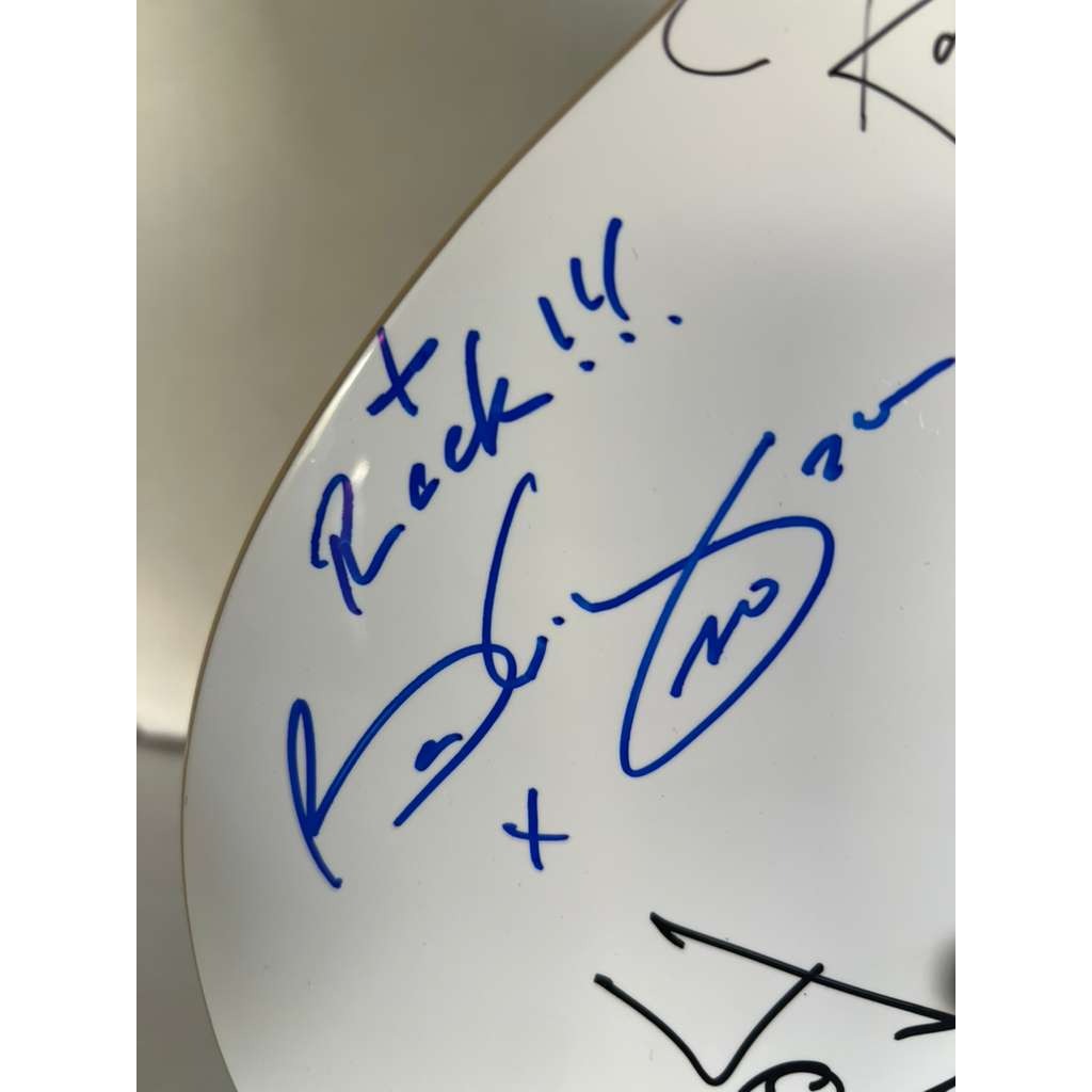 Queen Freddie Mercury, Brian May, Roger Taylor, John Deacon white les paul electric guitar signed with proof