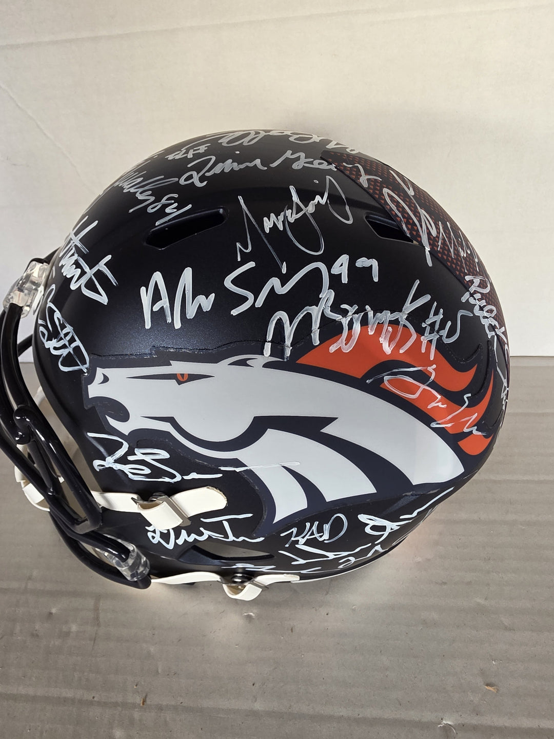 Denver Broncos 2025-26 Riddell Speed Full Size NFL Helmet Team Signed 40 Plus Signatures Photo Proof.