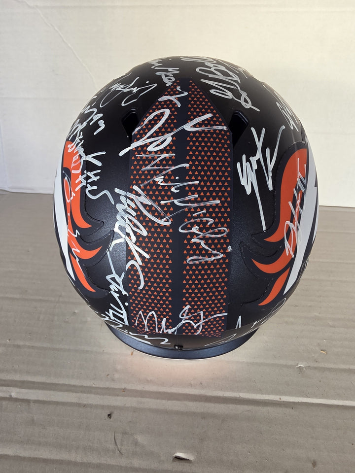 Denver Broncos 2025-26 Riddell Speed Full Size NFL Helmet Team Signed 40 Plus Signatures Photo Proof.