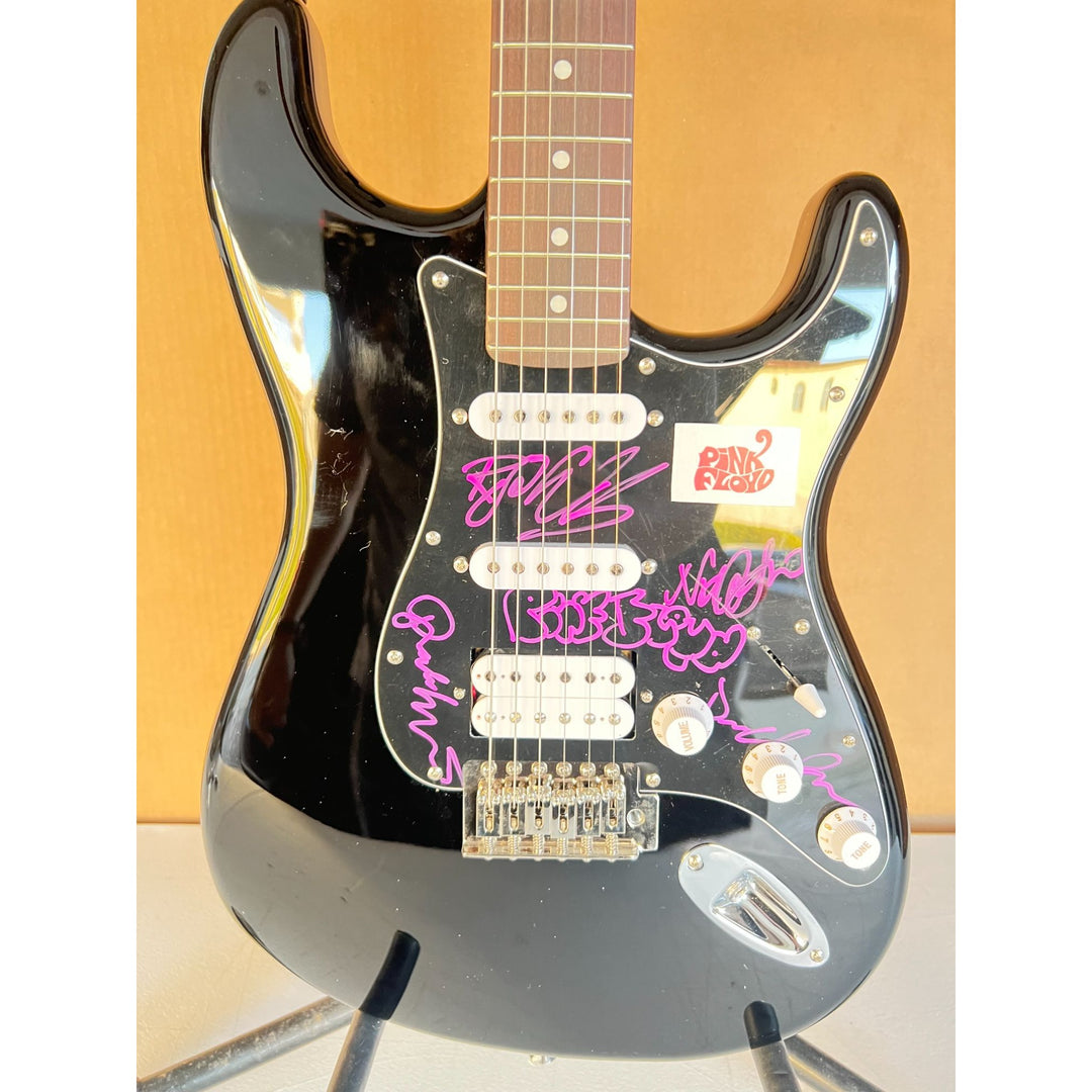 Pink Floyd David Gilmour Roger waters Richard Wright Nick Mason Mason full size Stratocaster electric guitar signed with proof