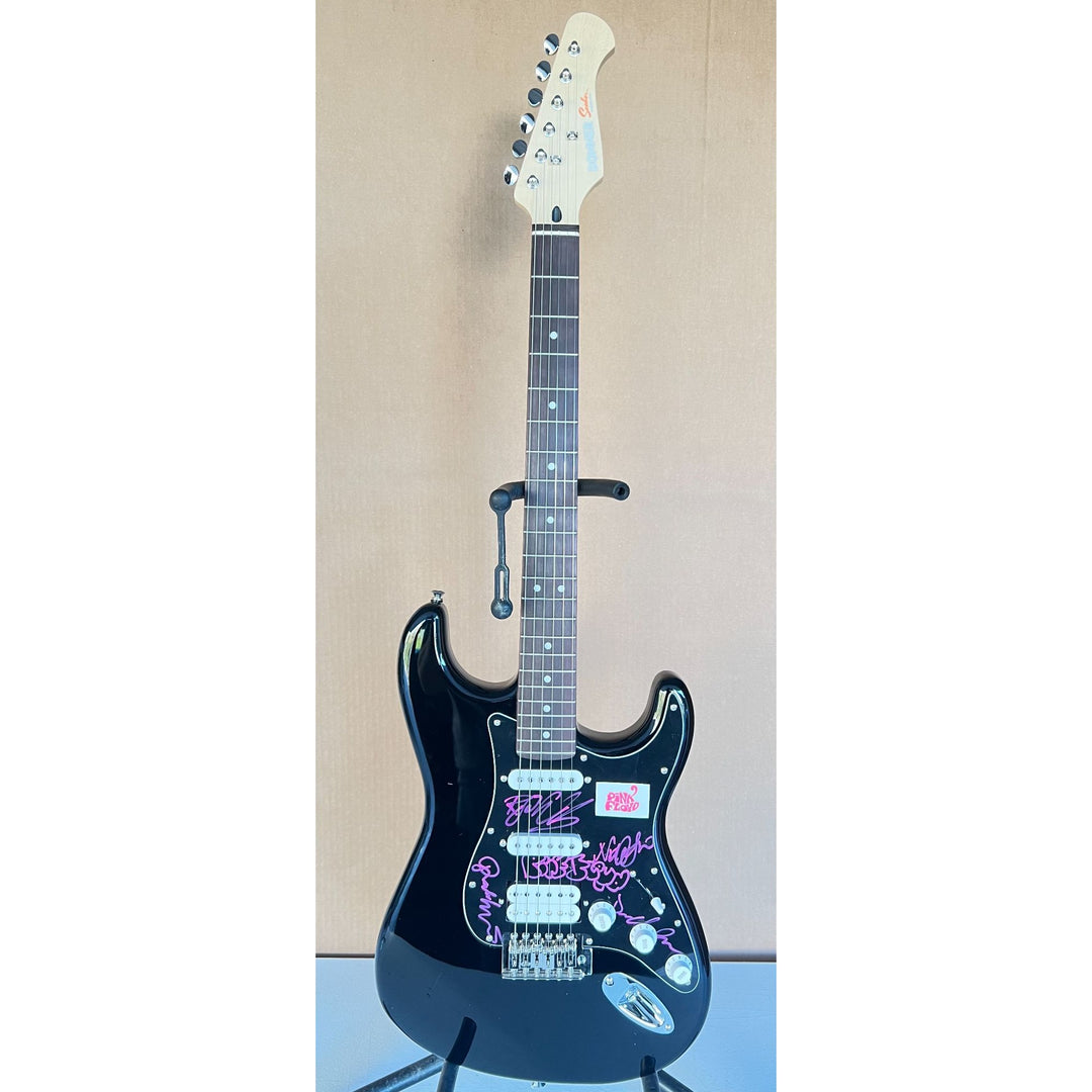 Pink Floyd David Gilmour Roger waters Richard Wright Nick Mason Mason full size Stratocaster electric guitar signed with proof
