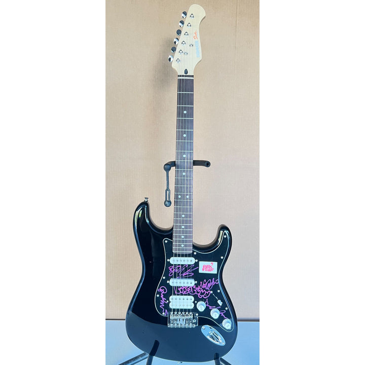 Pink Floyd David Gilmour Roger waters Richard Wright Nick Mason Mason full size Stratocaster electric guitar signed with proof